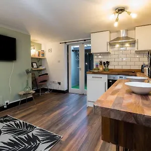 Holiday home Modern 1-bed Central With Outside Space, Brighton