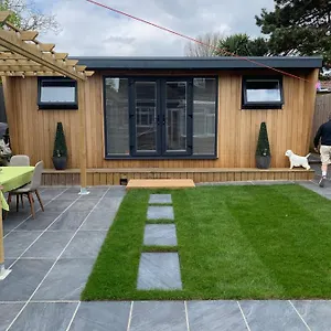 Holiday home Lindas Free Parking Air Con Provisions Included, Brighton