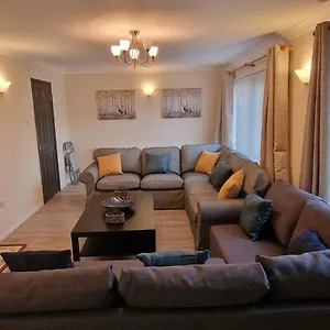Shirley L, Milton, Cambridge, 4 Bedroom House, Newly Refurbished Milton (Cambridgeshire)