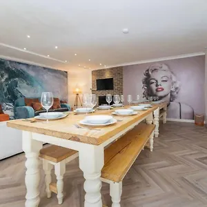 Holiday home Host & - The Old Coach House On Margaret Street, Brighton
